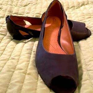 Clark’s Artesian low heel, open toe pumps. Flat black with patten. Comfort